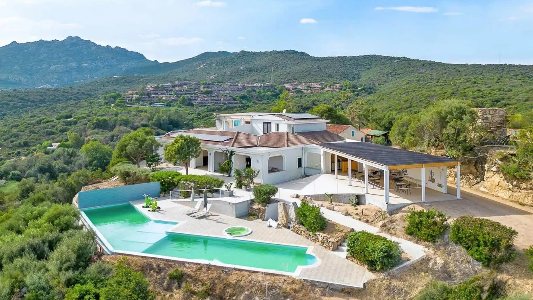 Villa con Piscina e Giardino Privato a Olbia, Sardegna