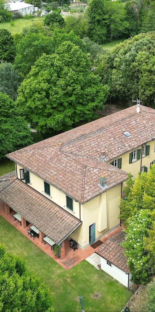 Villa elegante a Capannori, Toscana con parco e piscina
