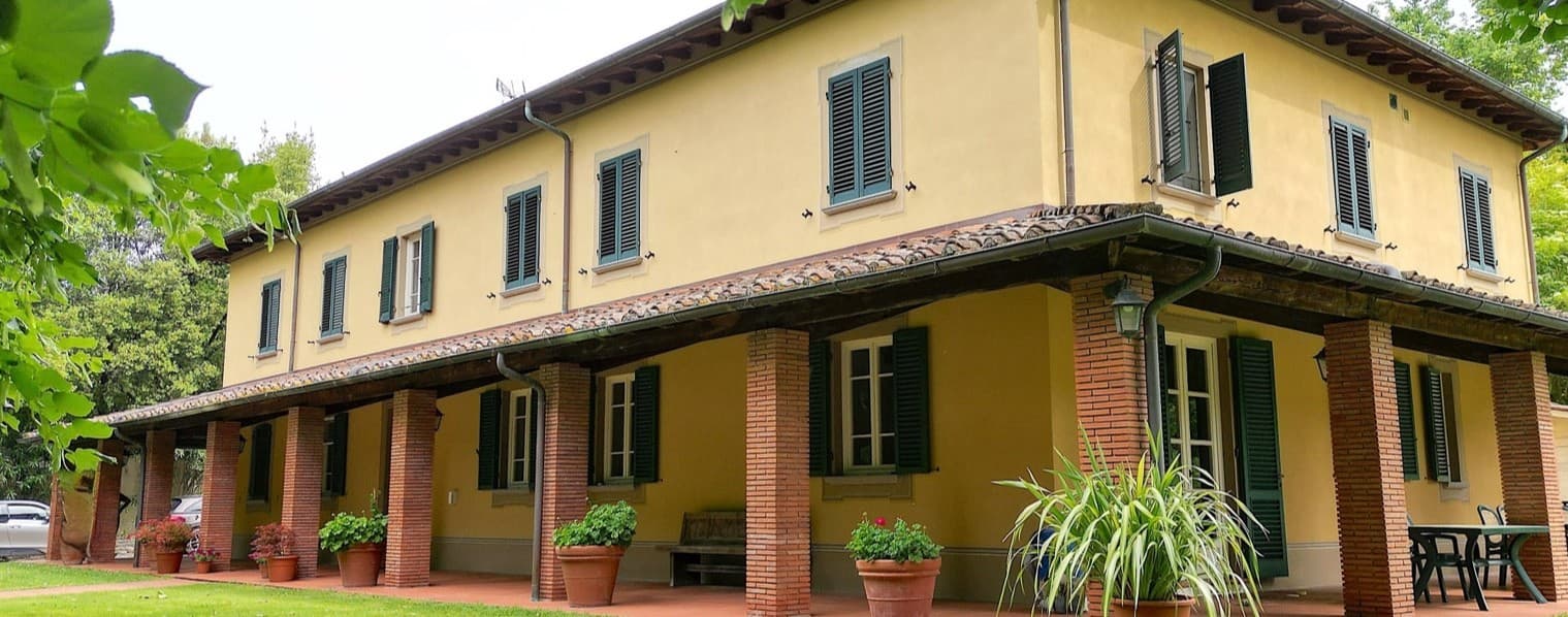 Villa elegante a Capannori, Toscana con parco e piscina