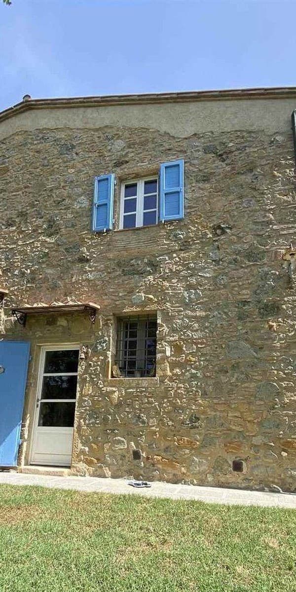 Colonica in pietra nella tranquilla Toscana, Guardistallo