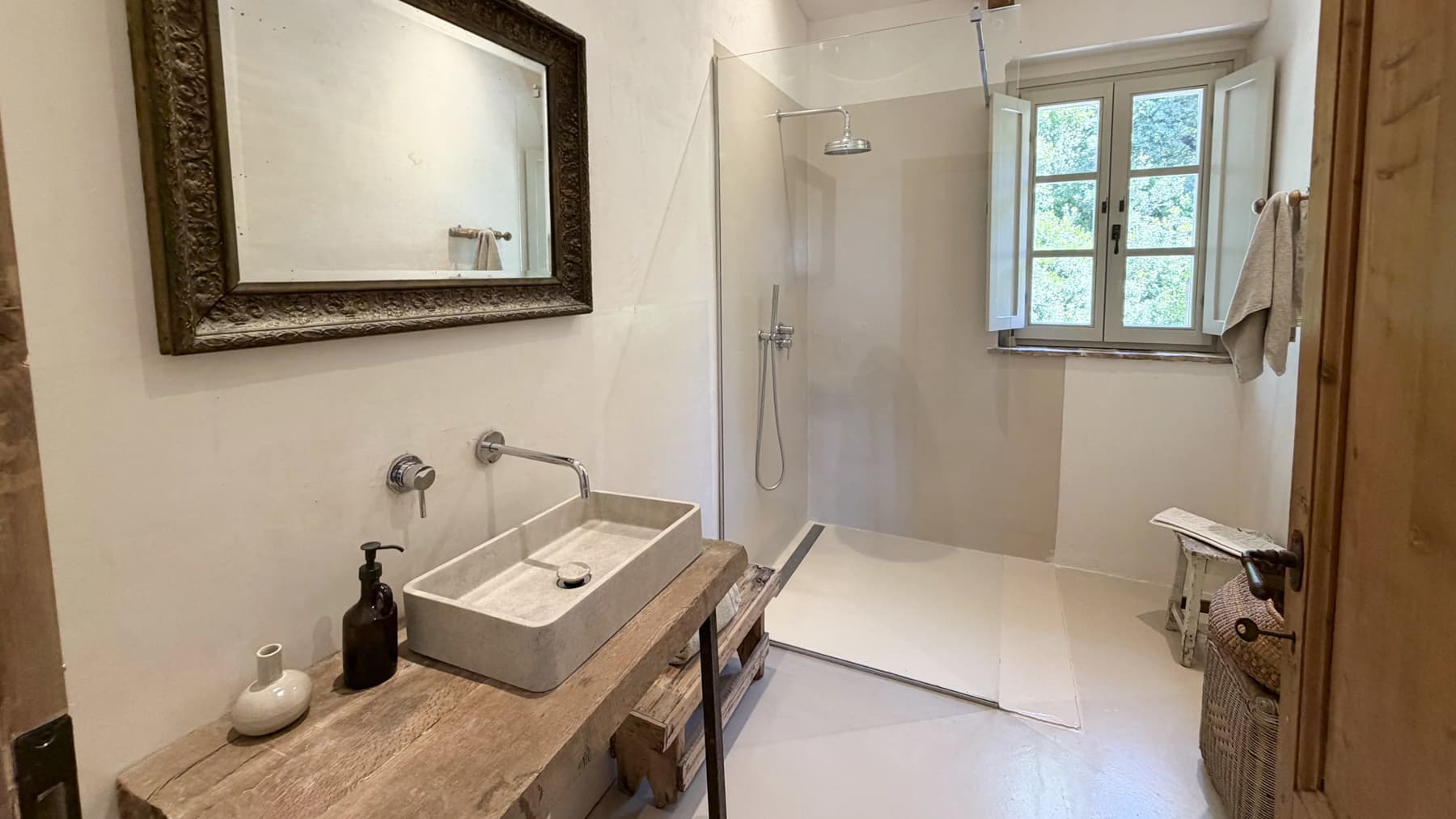 Villa con Piscina Privata e Giardino a Livorno, Toscana