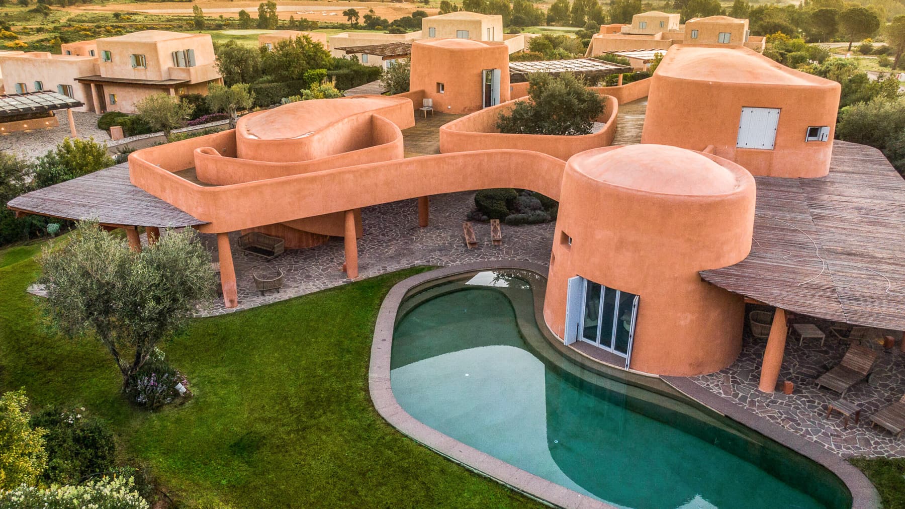 Villa esclusiva con piscina tra le colline di Pula, Sardegna