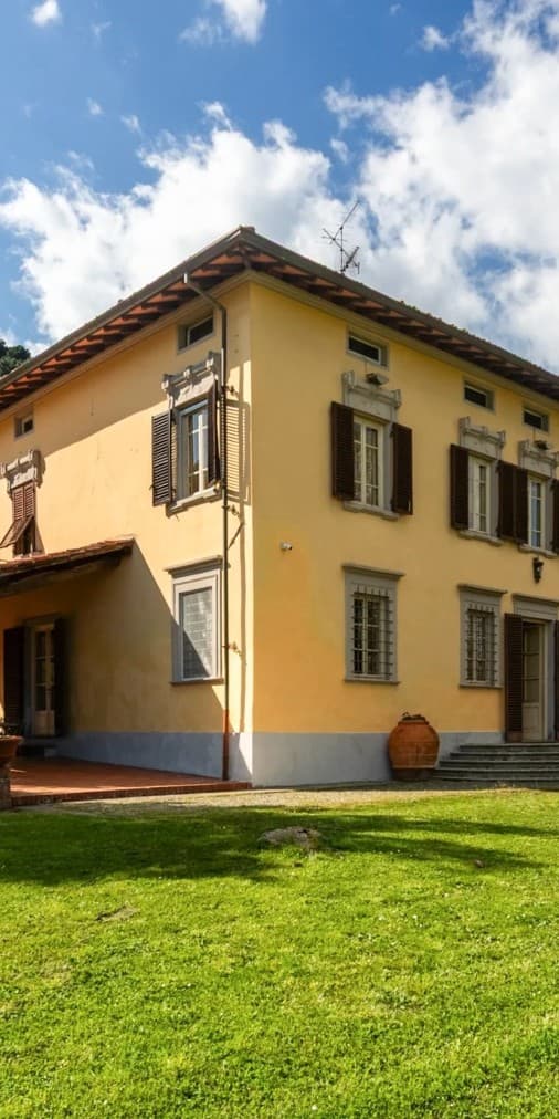 Villa storica con piscina tra le colline di Capannori