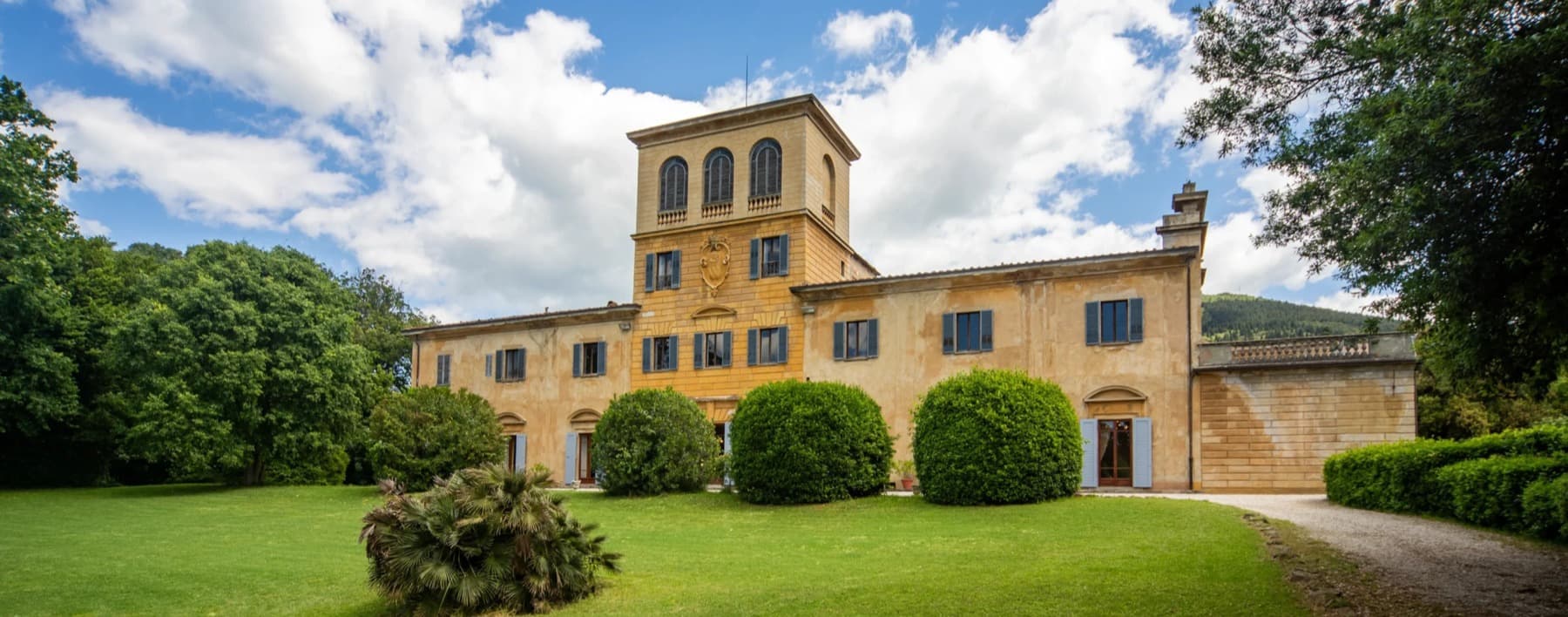 Villa storica con parco a Firenze, oasi di eleganza