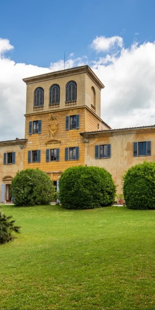Villa storica con parco a Firenze, oasi di eleganza