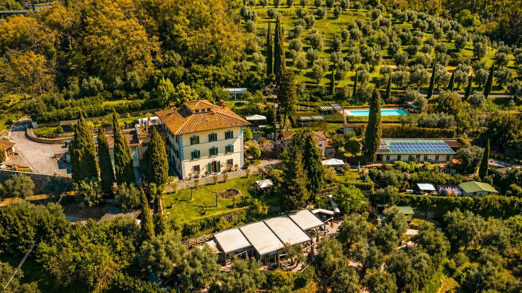 Villa maestosa tra le colline di Pistoia, Toscana