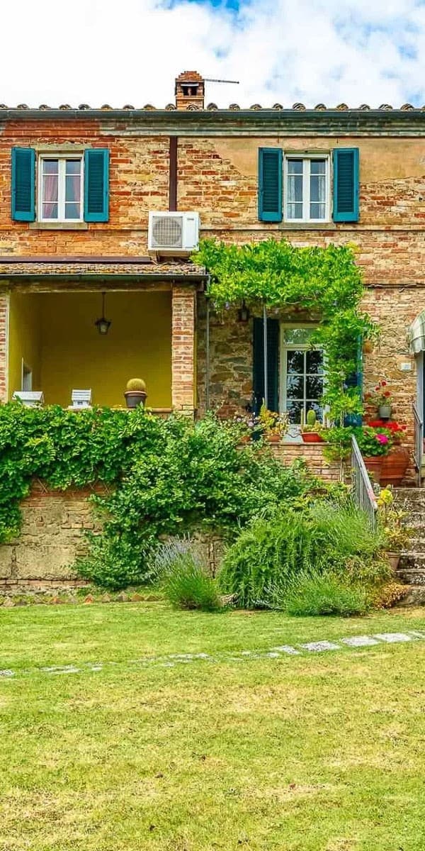 Villa in pietra a Foiano della Chiana, Toscana