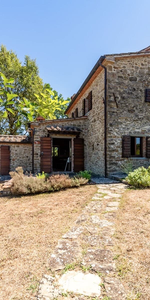 Villa ristrutturata tra le colline toscane di Arezzo