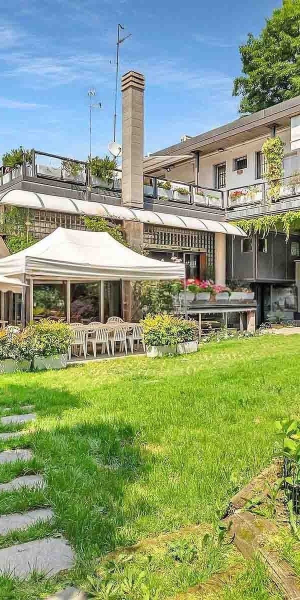 Villa esclusiva immersa nel verde a Milano
