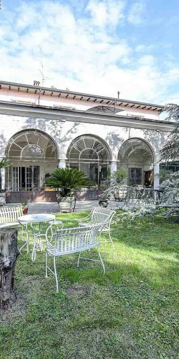 Palazzo storico con giardino privato a Brescia