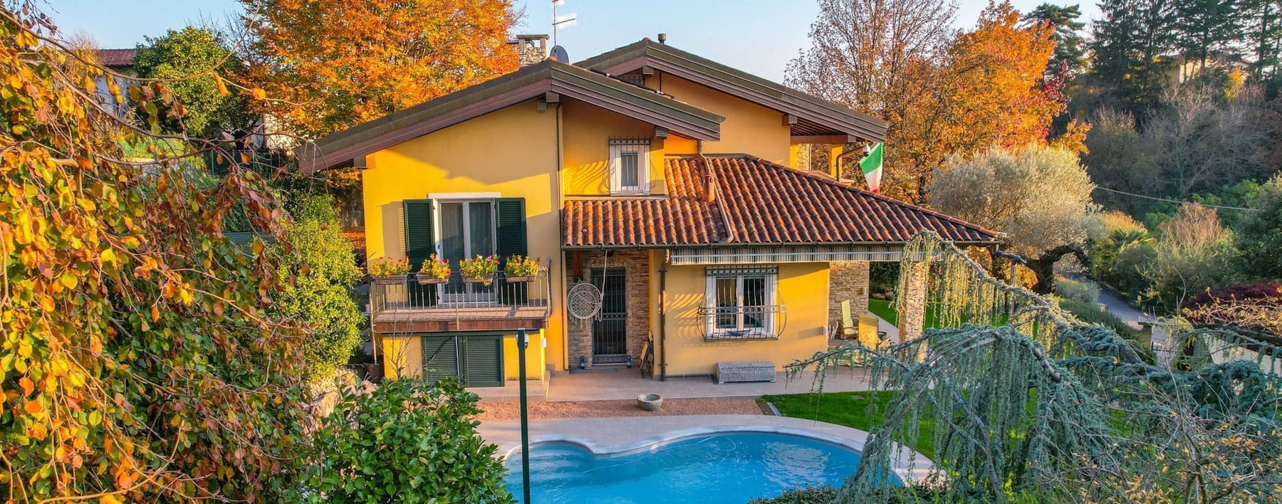 Villa indipendente immersa nel verde a Besozzo
