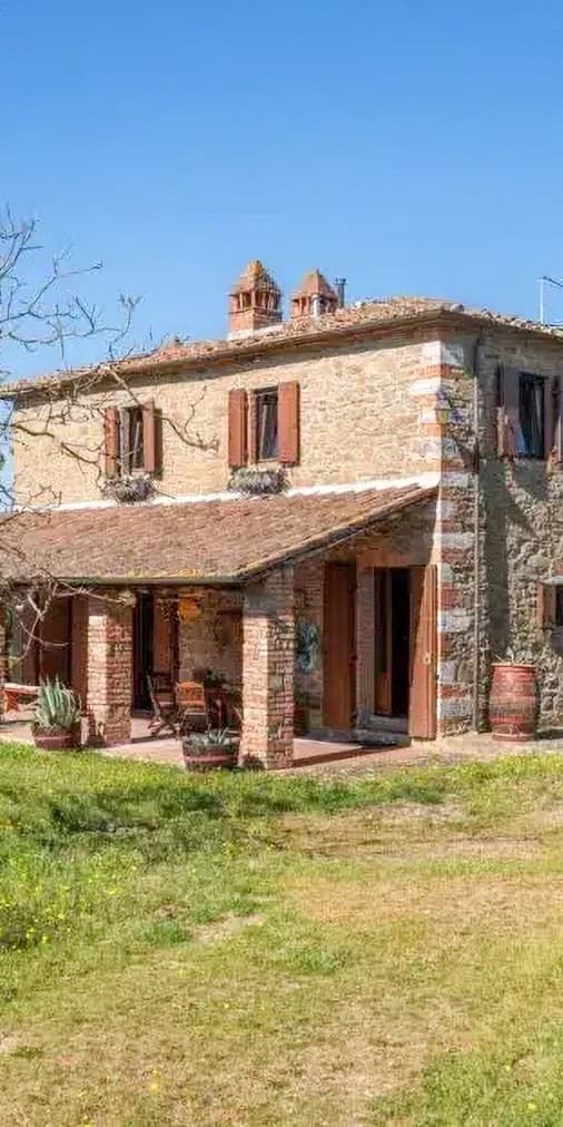 Casale in pietra a Bucine, nel cuore della Toscana