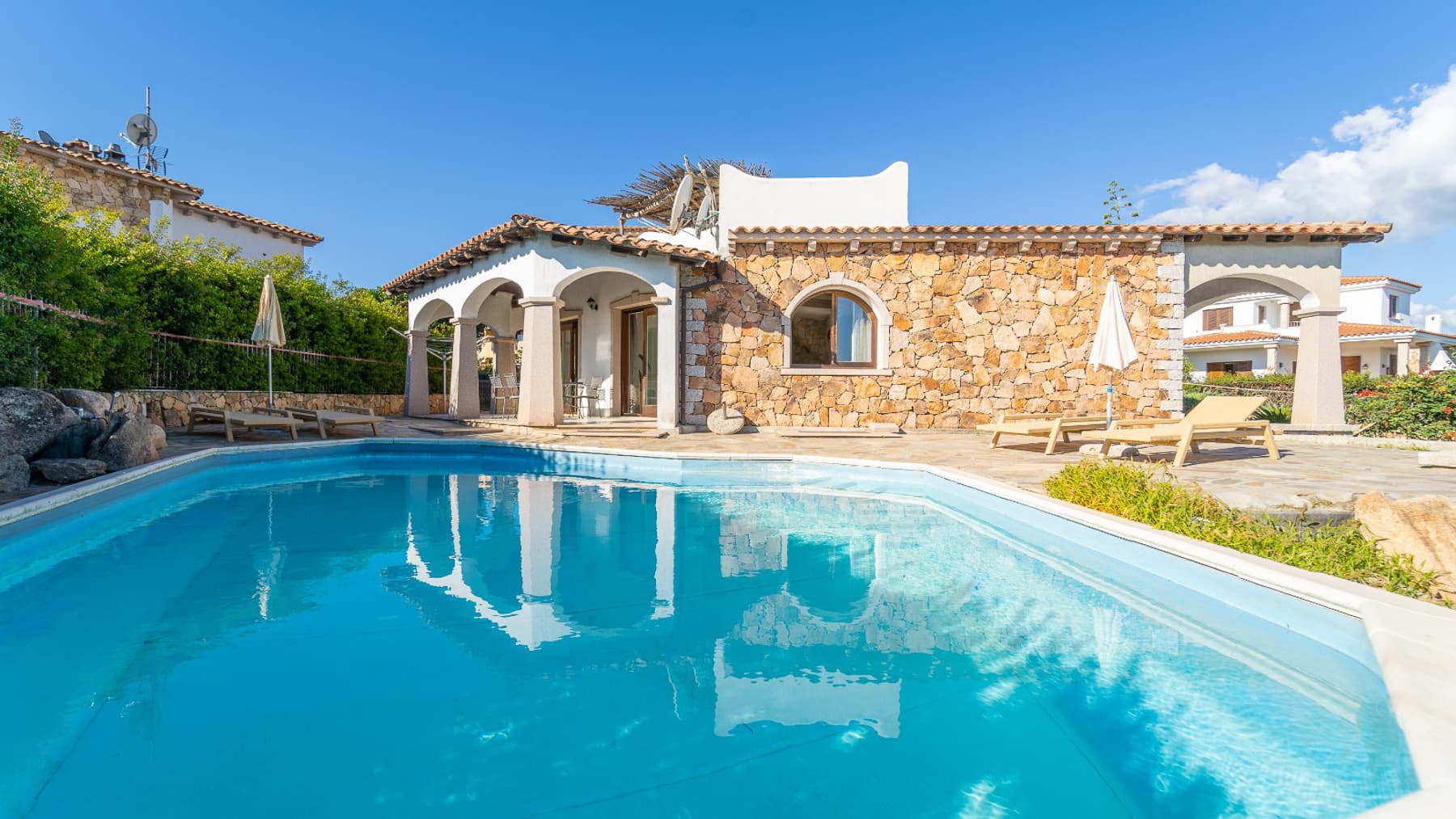 Villa con piscina e giardino a Pittulongu, Sardegna