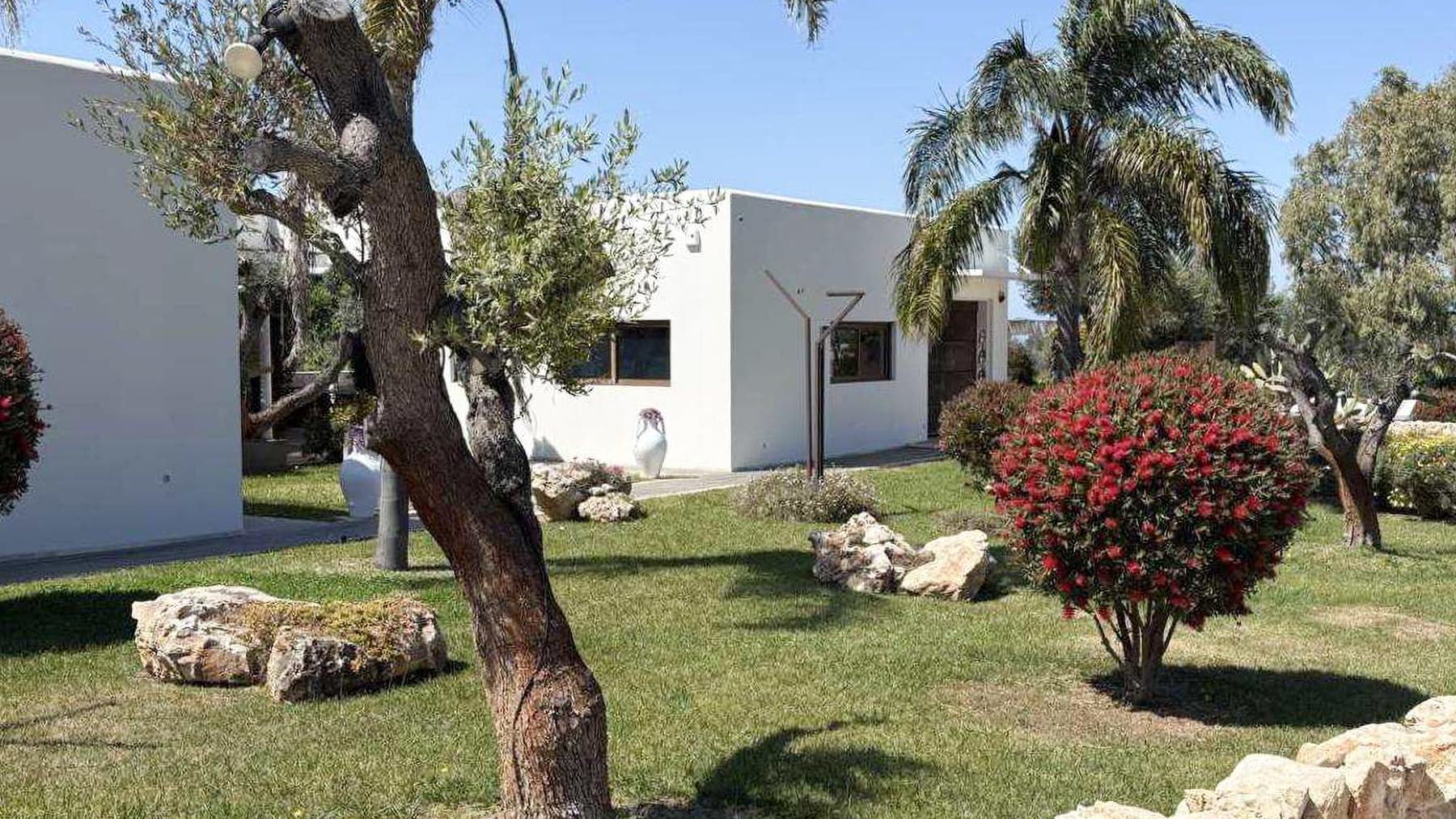 Villa elegante con giardino a Carovigno, Puglia