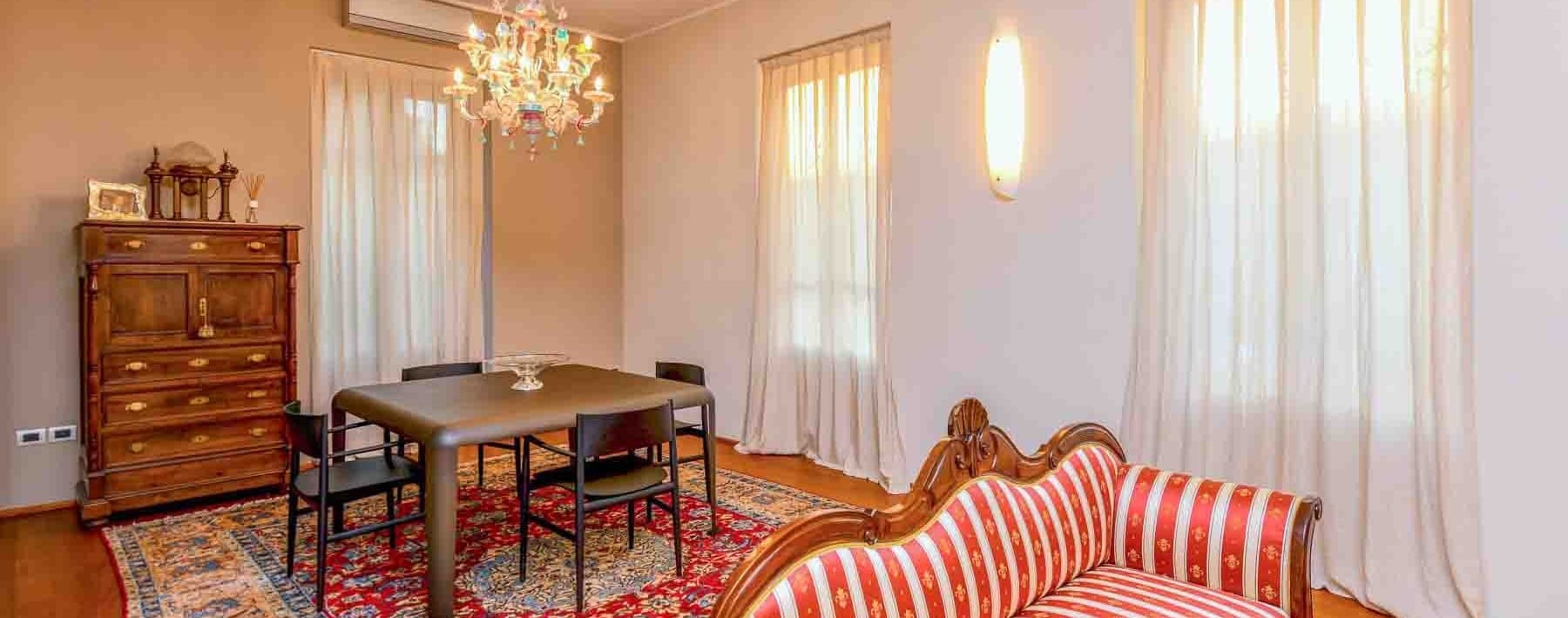 Villa elegante di 400 mq nel quartiere dei Poeti, Brescia