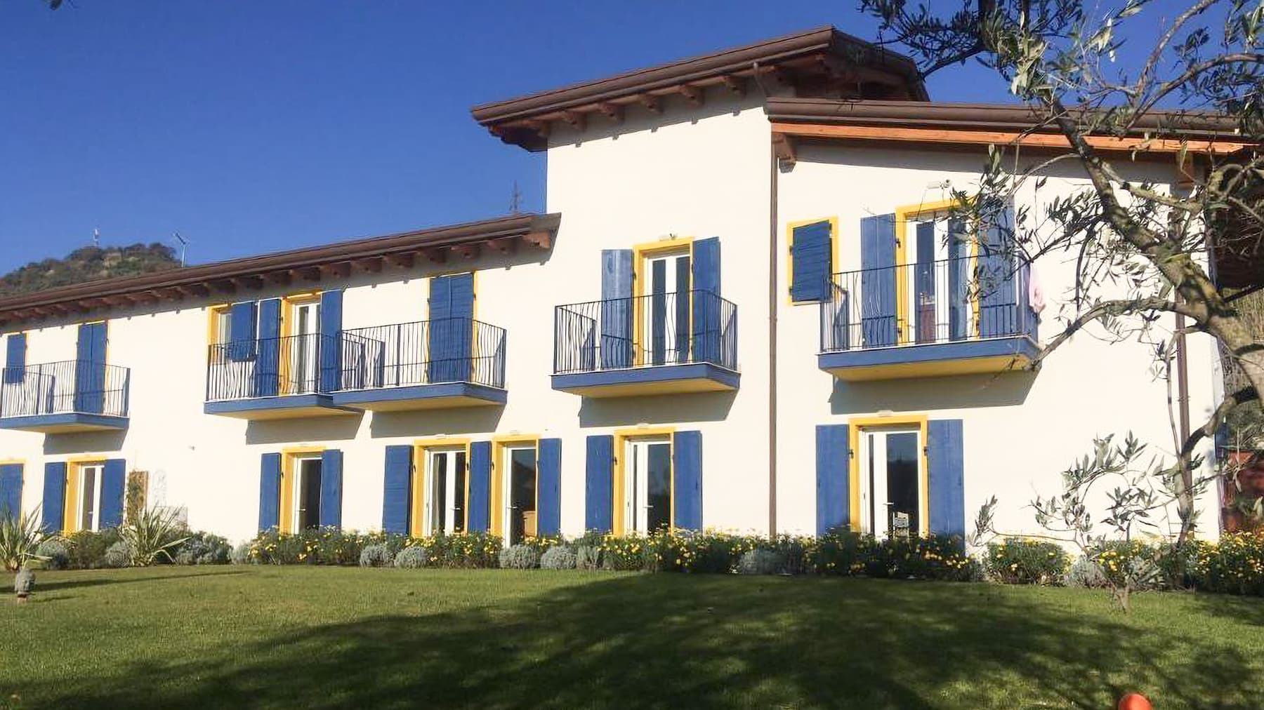 Villa con Piscina e Giardino Privato a Massa, Toscana
