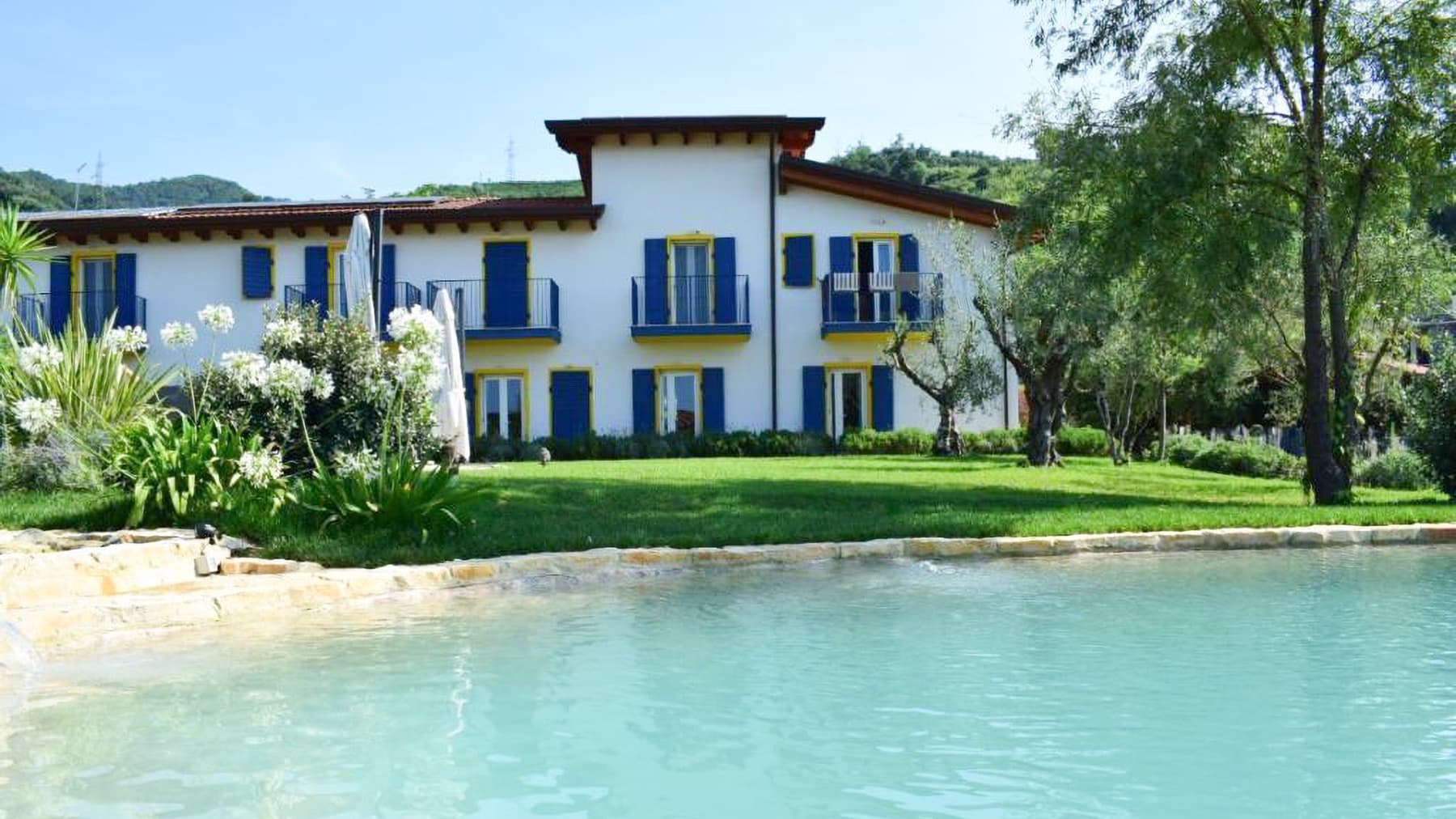 Villa con Piscina e Giardino Privato a Massa, Toscana
