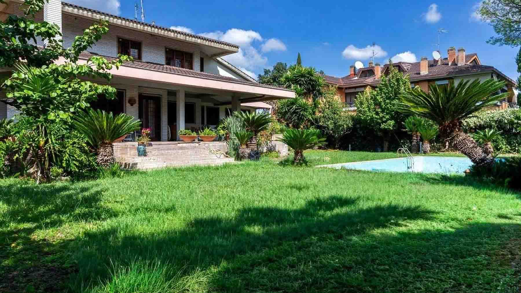 Villa di 621 mq con piscina e giardino a Roma