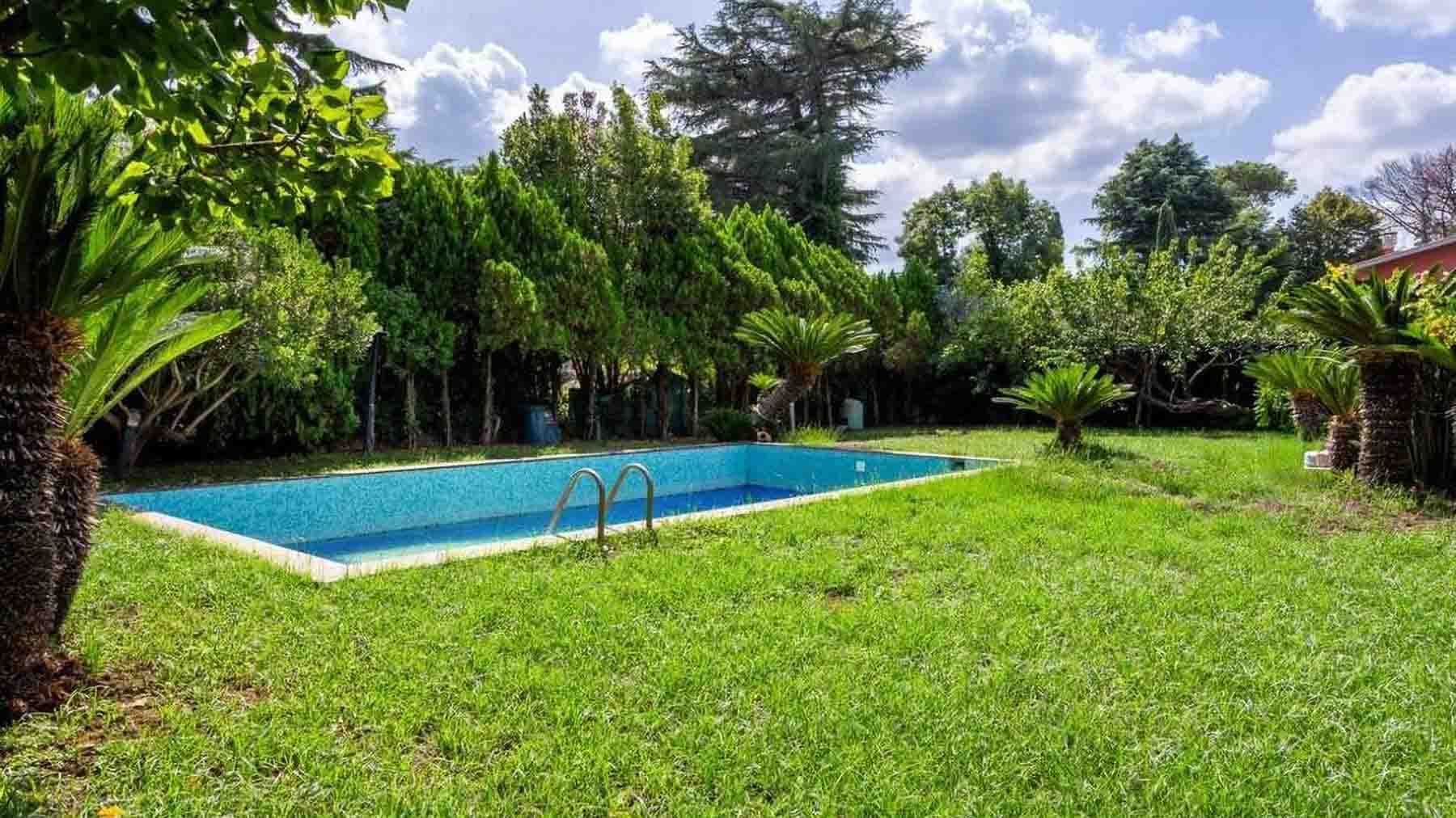 Villa di 621 mq con piscina e giardino a Roma