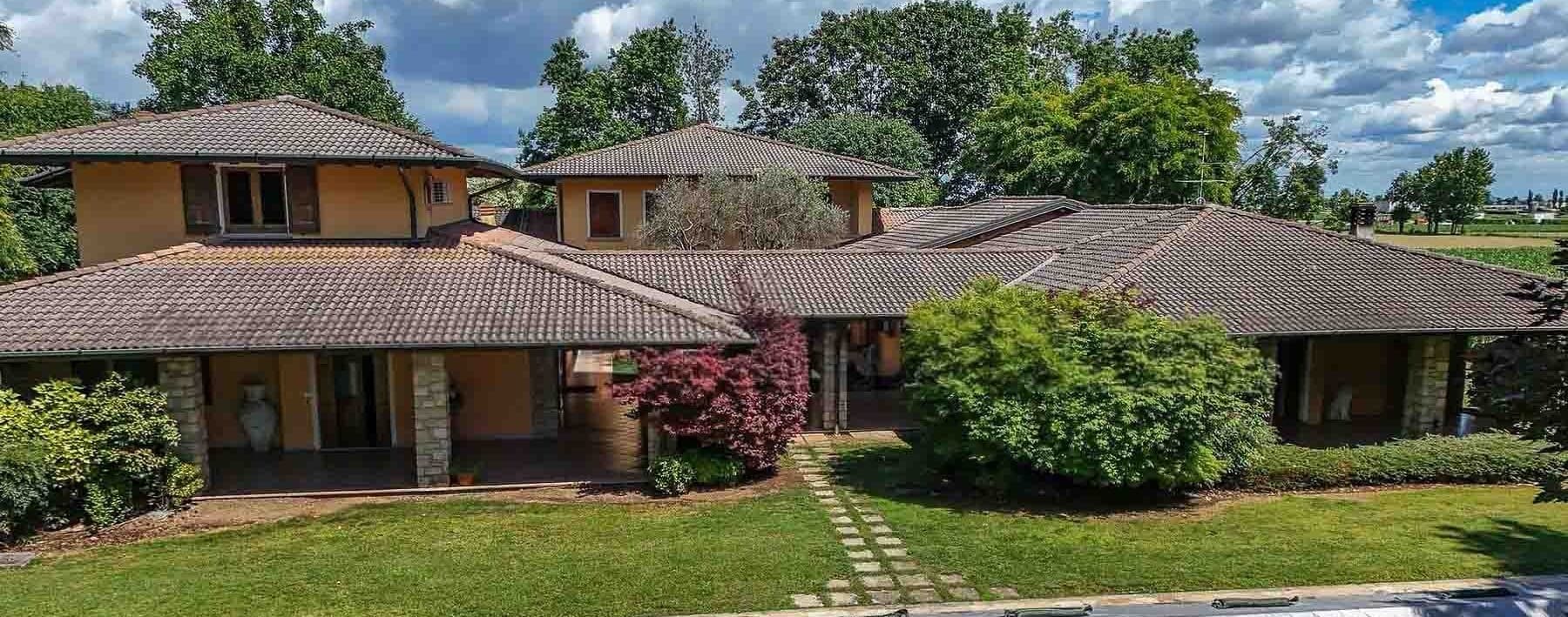 Villa in Berlingo, Lombardy