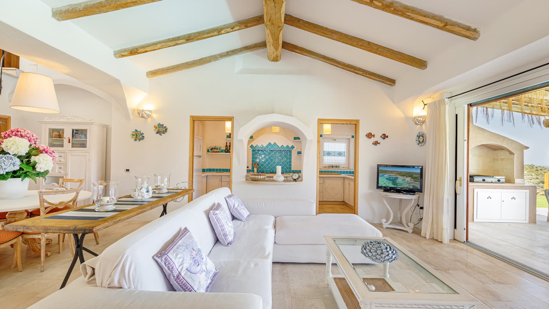 Villa con piscina e vista mare a Pantogia, Sardegna