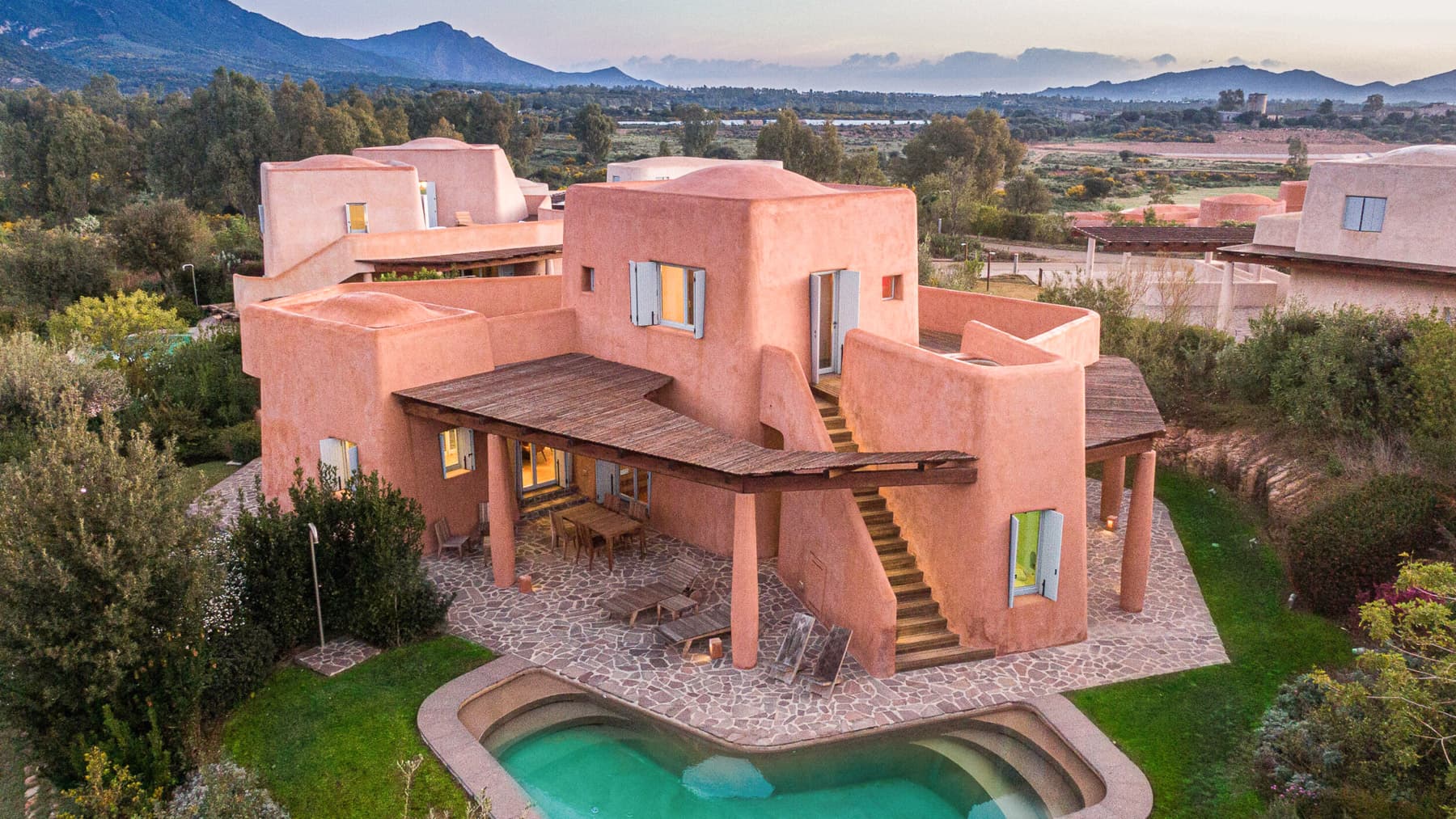 Villa con Piscina e Giardino a Pula, Sardegna