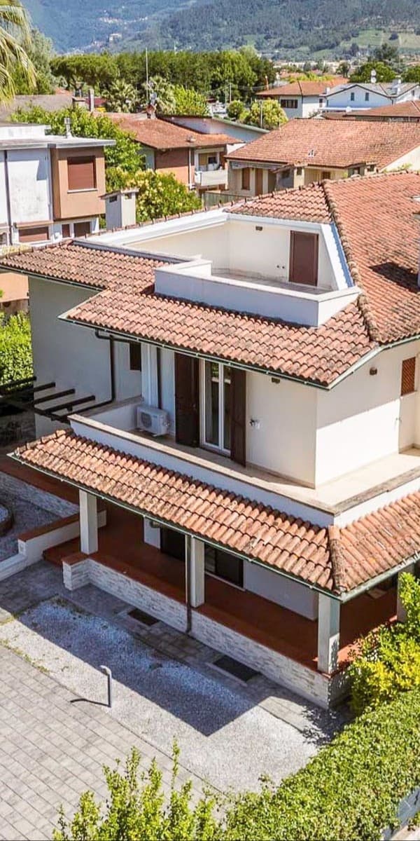 Villa elegante a Montignoso, cuore della Toscana