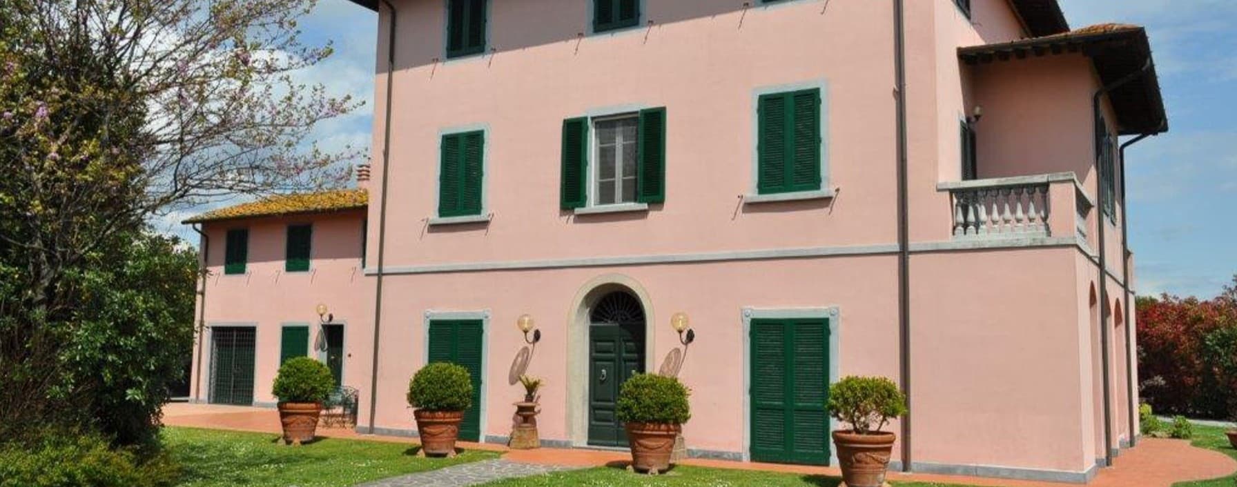 Villa esclusiva a Pontedera, cuore della Toscana
