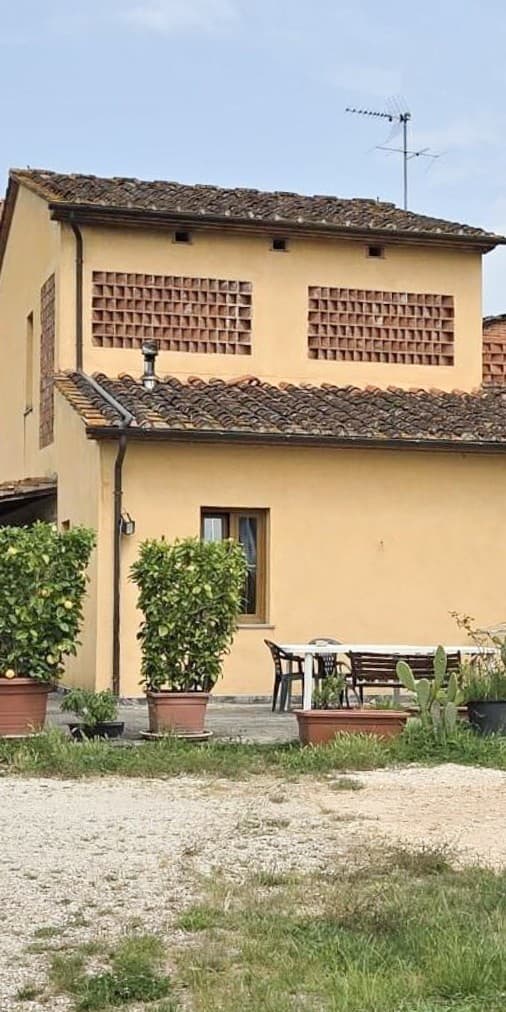 Casale incantevole a Montecarlo, 150 mq di serenità toscana