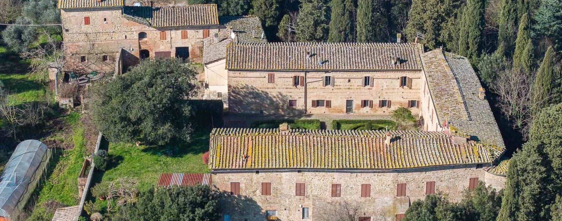 Estate Complex in Charming Siena, Tuscany