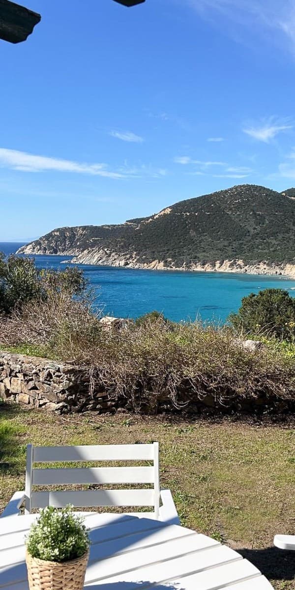 Villa esclusiva a Villasimius, Sardegna: 200 mq di lusso