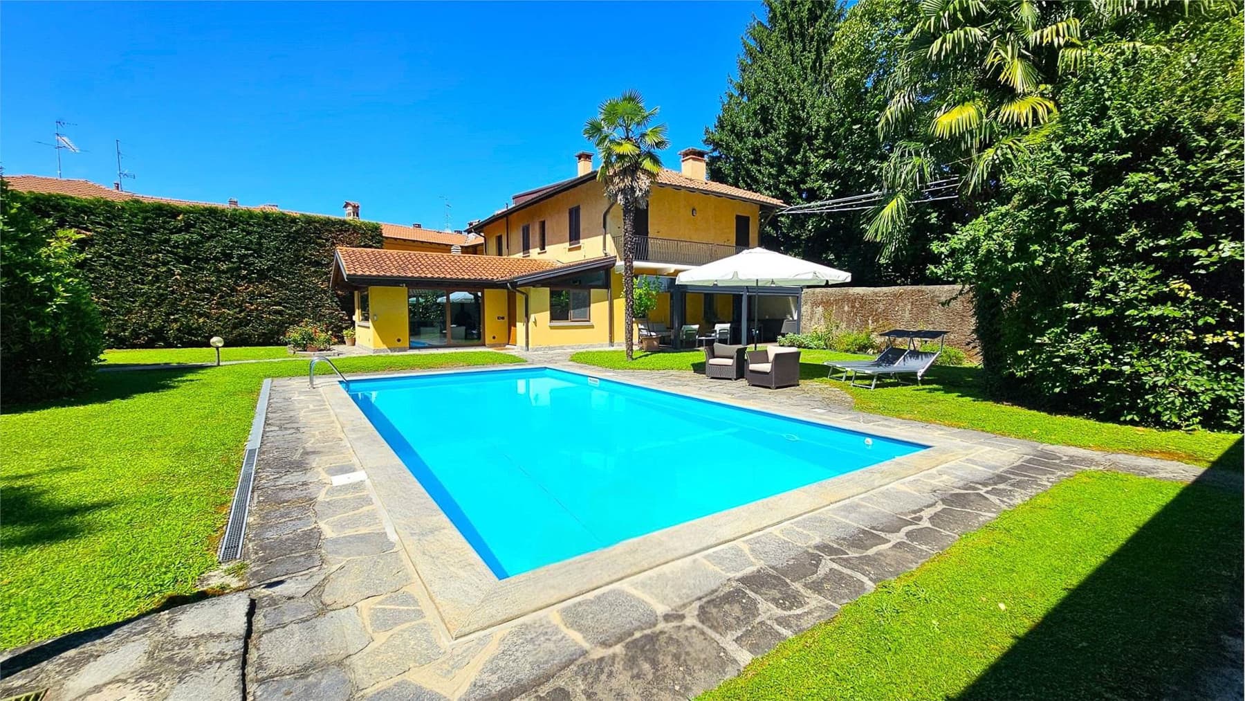 Spacious Villa with Pool in Castelletto sopra Ticino, Piedmont