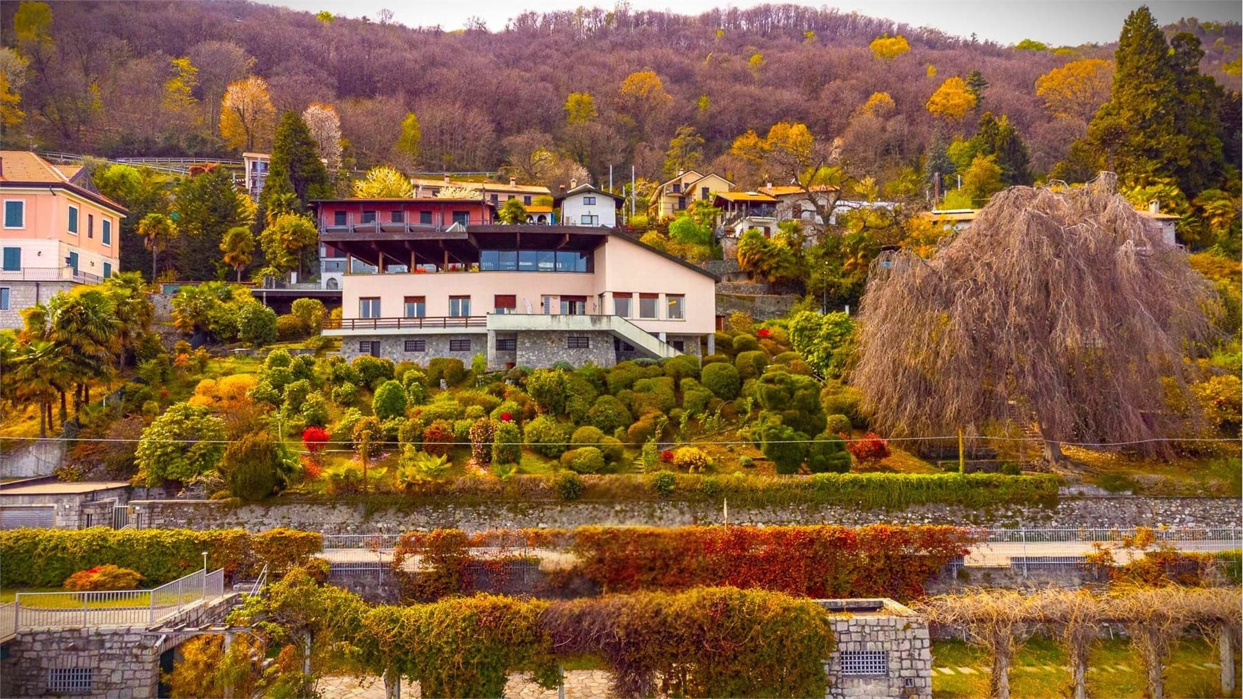 Villa spaziosa a Lesa, vicino al Lago Maggiore