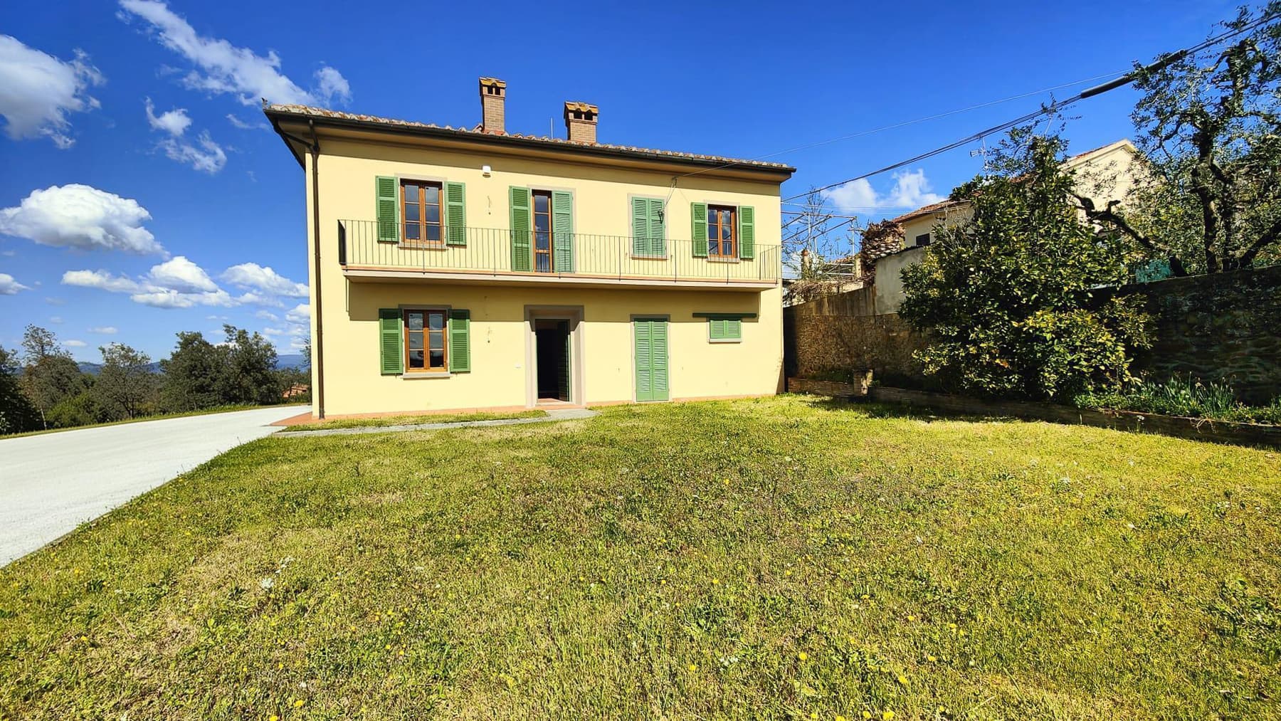 Colonica tra le colline toscane, Vinci, 350 mq di charme