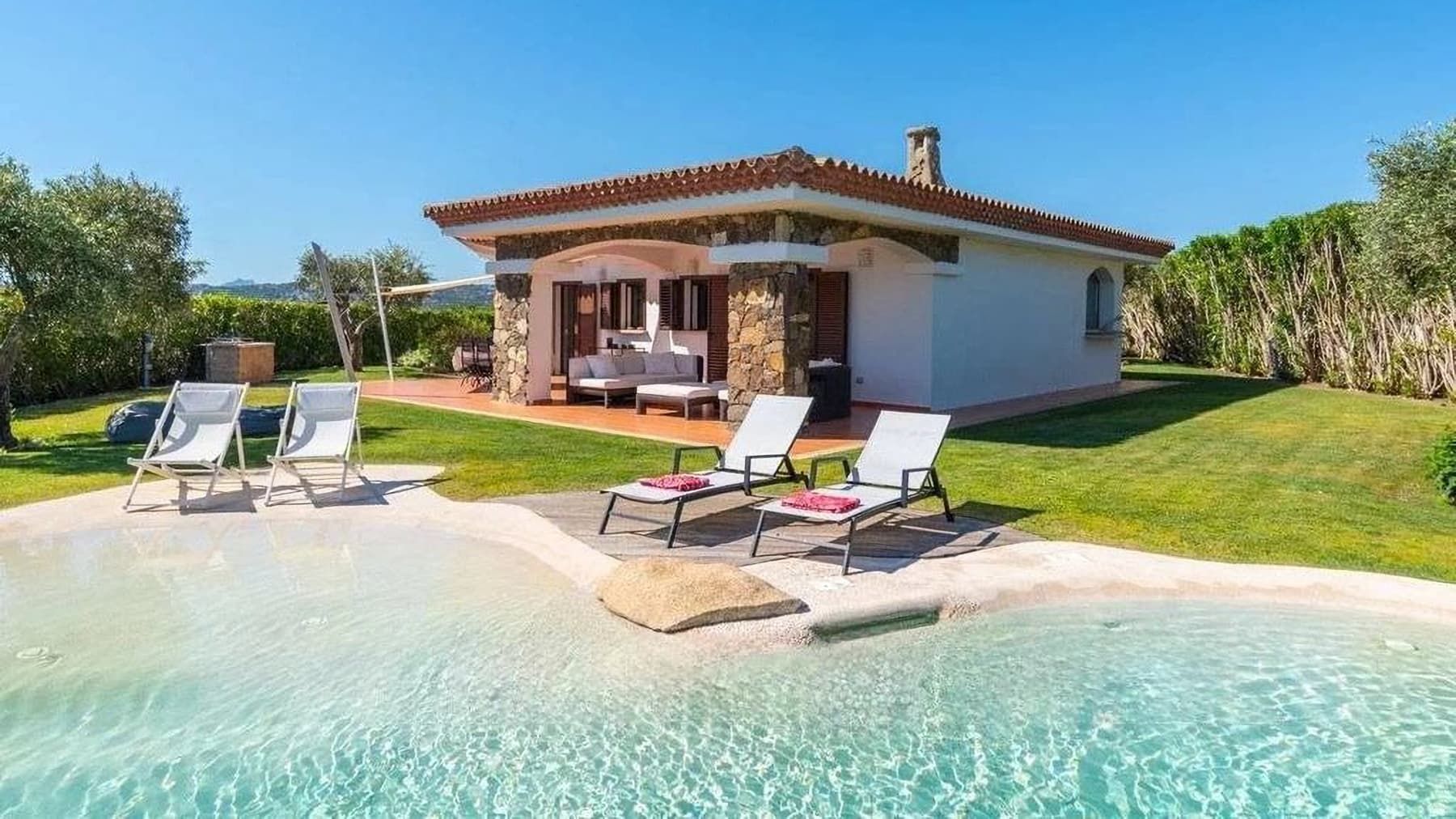 Villa di lusso a Palau, Sardegna, con piscina e giardino
