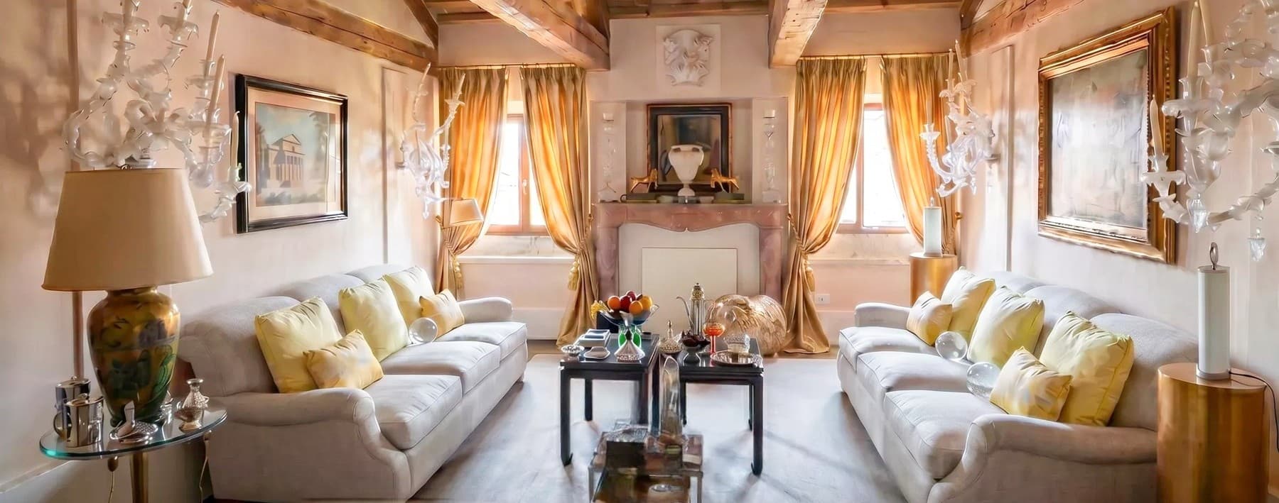 Apartment in Venice, Veneto: Charming Canal Views