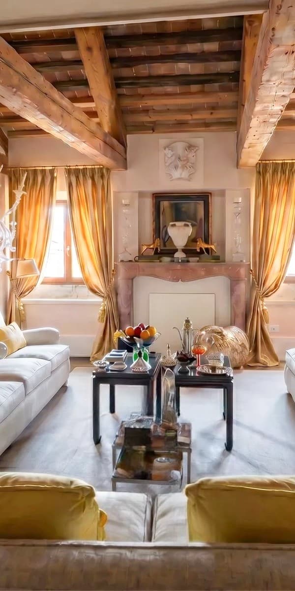 Apartment in Venice, Veneto: Charming Canal Views