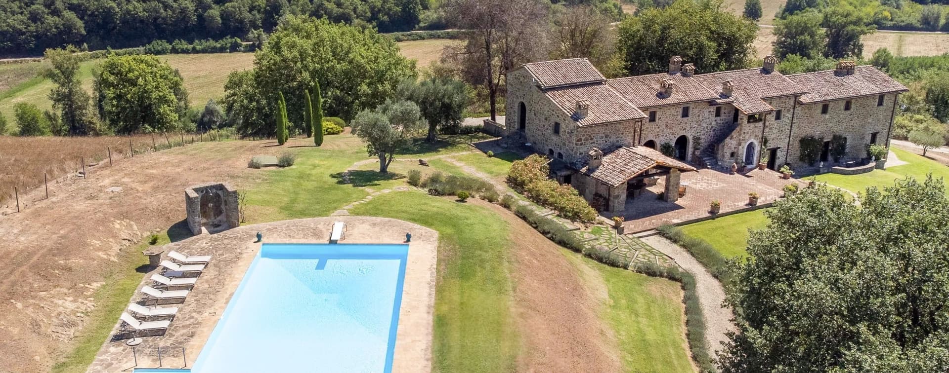 Villa su Collina Umbra a Lisciano Niccone con Piscina