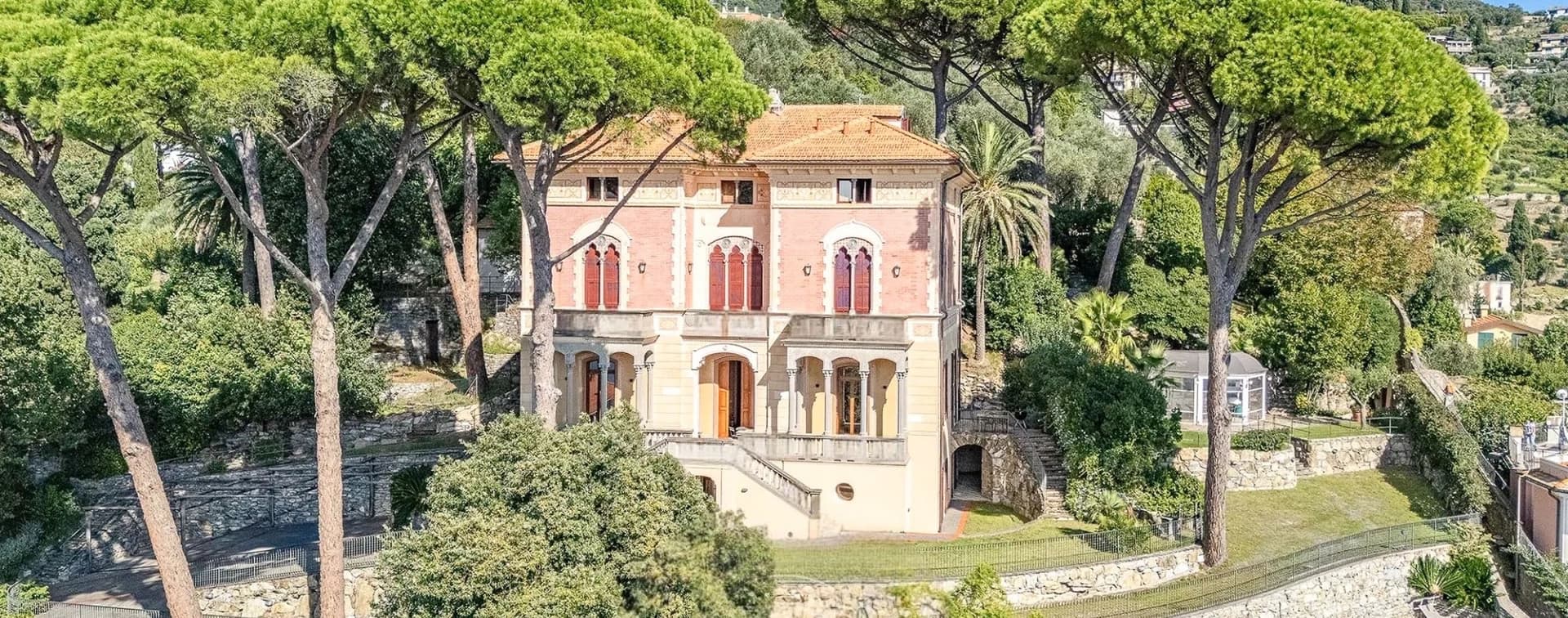 Villa storica a Zoagli con vista mare e giardino privato