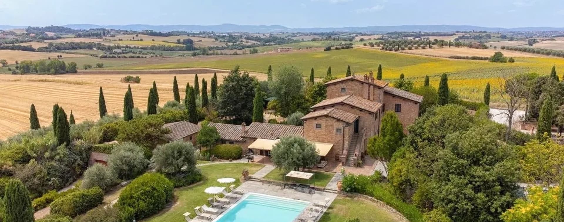Tenuta-Complesso in Charming Cortona, Tuscany
