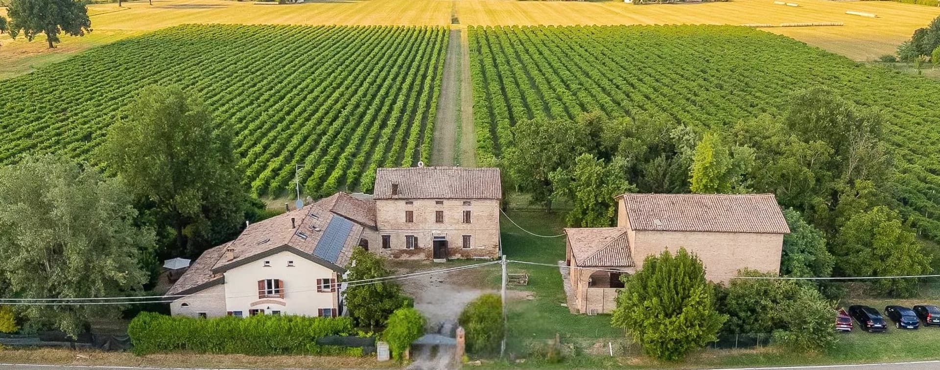 Tenuta-Complesso con vista panoramica a Modena, 1820 mq