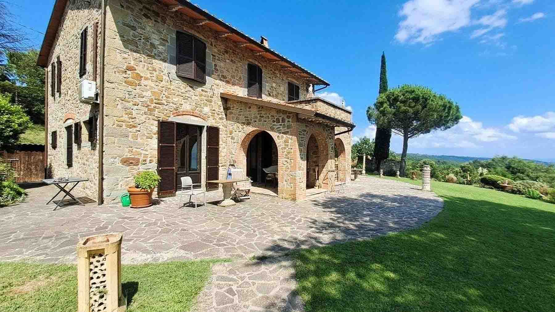 Charming Rustic House in Tuoro, Umbria Countryside