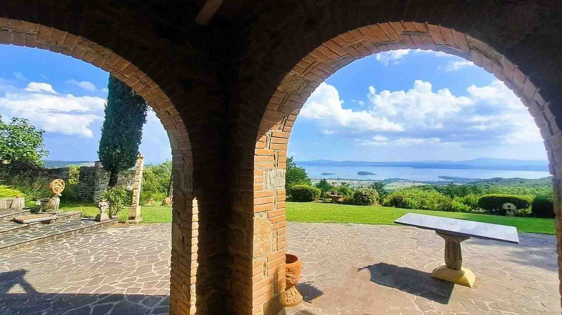 Charming Rustic House in Tuoro, Umbria Countryside