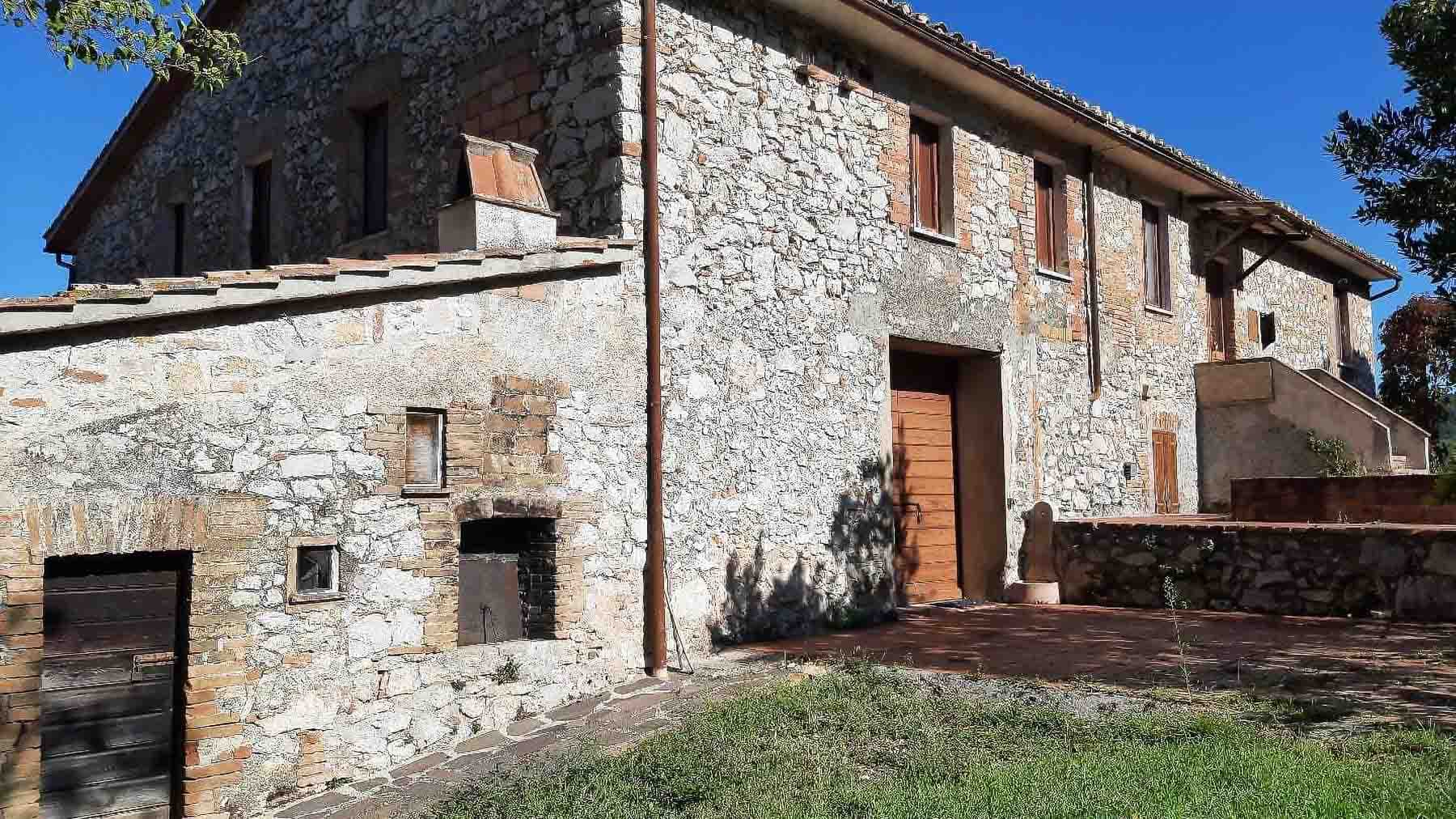 Casale di charme in Umbria, 700 mq di eleganza a Guardea