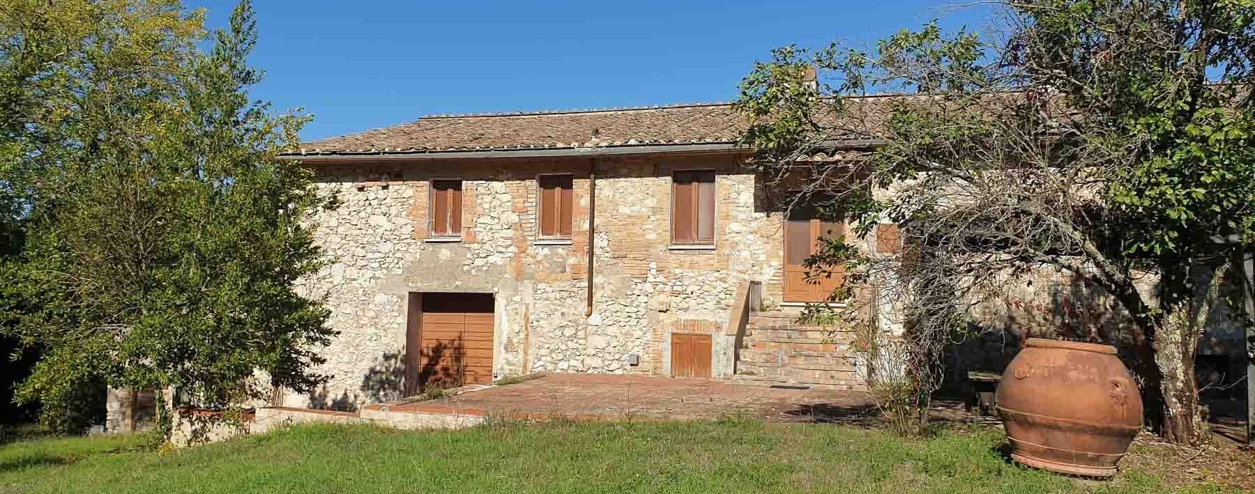 Casale di charme in Umbria, 700 mq di eleganza a Guardea