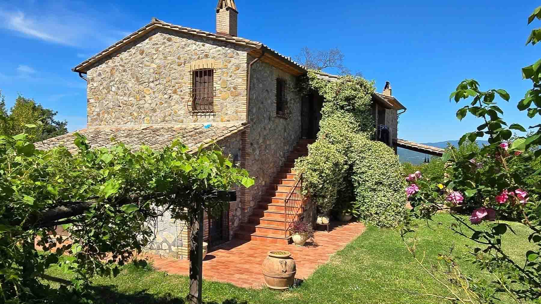 Casale spazioso con piscina a Castel Viscardo, Umbria