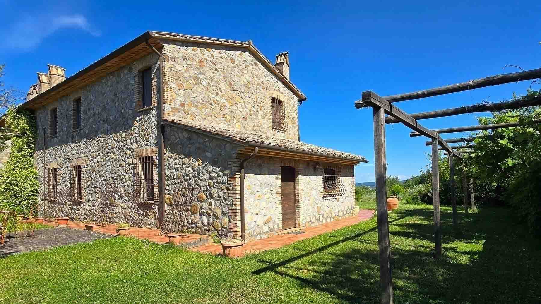 Casale spazioso con piscina a Castel Viscardo, Umbria