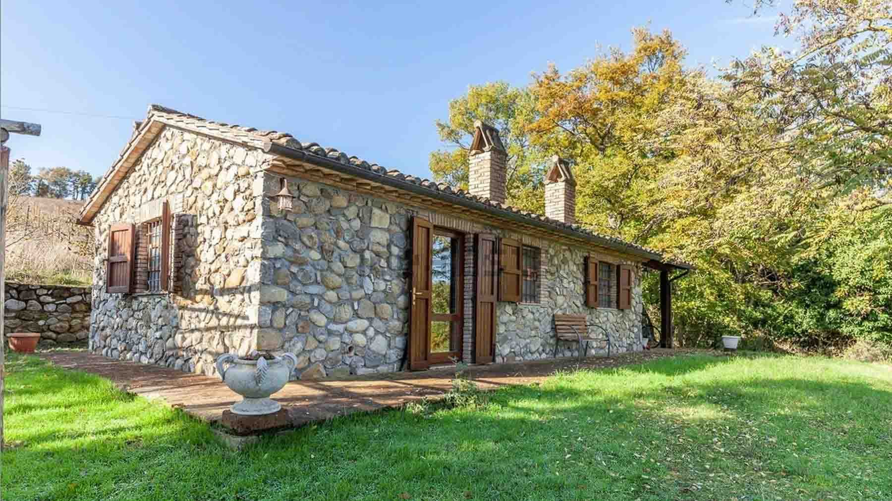 Casale spazioso con piscina a Castel Viscardo, Umbria
