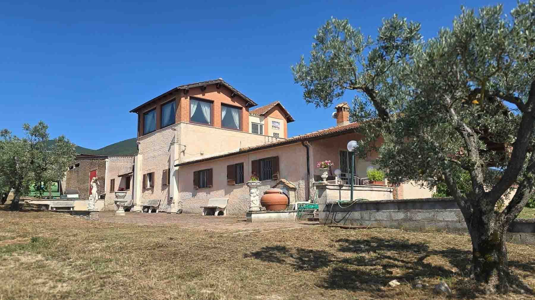 Casa indipendente a Montecchio con ampio giardino