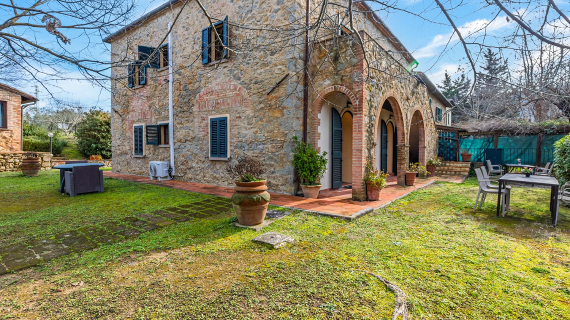 Casa indipendente a Volterra, 500 mq di charme toscano